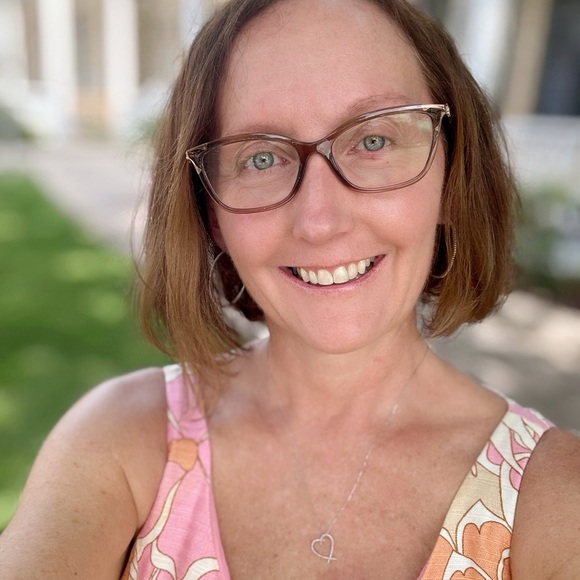 Meet your Posher, Jennifer - Picture 3 of 5